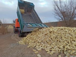 ظرفیت کامیونهای حمل کننده آجر سفال زرد به چه صورت است ؟